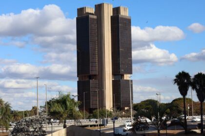 Copom mantém juros básicos da economia em 15% ao ano