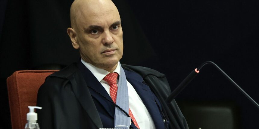 Moraes diz que Eduardo Bolsonaro interfere em processo na Corte