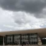 Moraes proíbe que réu militar da ativa deponha de farda sobre golpe