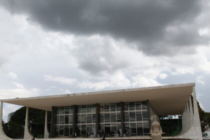 Moraes proíbe que réu militar da ativa deponha de farda sobre golpe