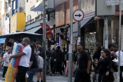 Pirataria é fiscalizada e combatida, dizem lojistas da 25 de Março