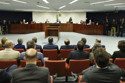 Mais de 3,3 mil pessoas querem acompanhar julgamento de Bolsonaro