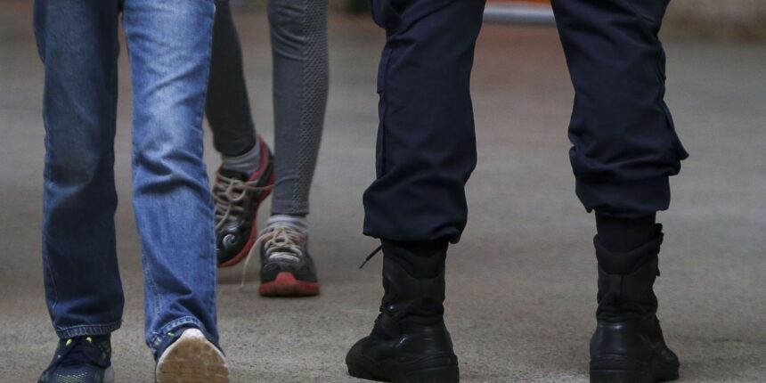 Tribunal de Contas suspende programa de escolas cívico-militares de MG