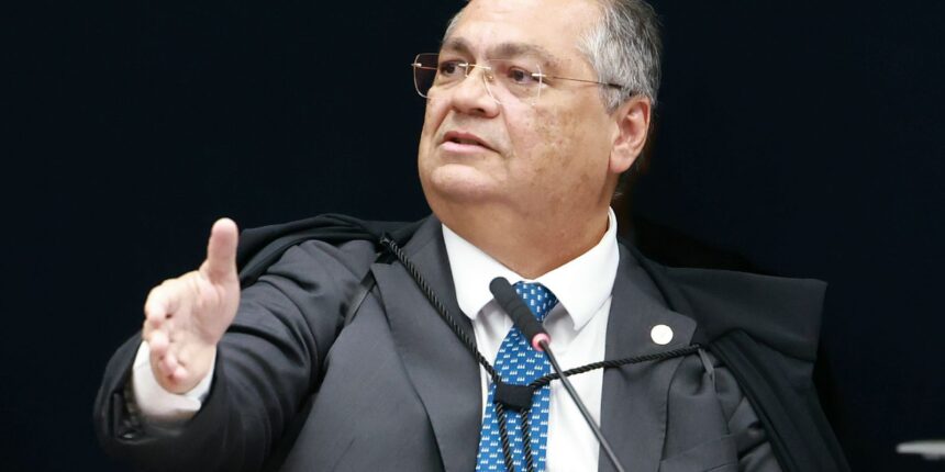 Dino diz que STF não vai se intimidar com tweet de governo estrangeiro