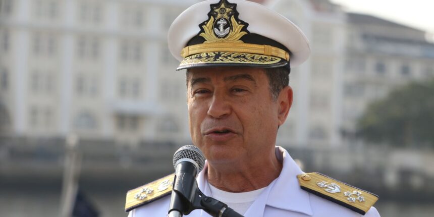 Fux vota pela absolvição de ex-comandante da Marinha Almir Garnier