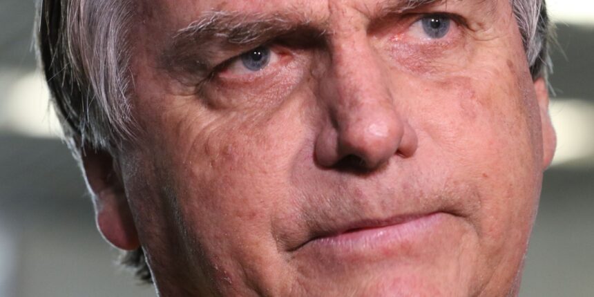 STF condena Bolsonaro a 27 anos e três meses de prisão