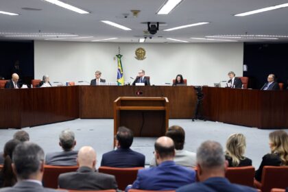 STF retoma julgamento de Bolsonaro; Cármen Lúcia vota