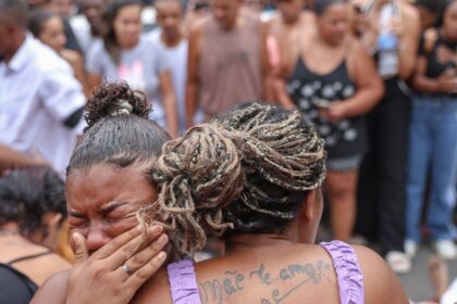 Ativistas denunciam "massacre" em ação policial no Rio
