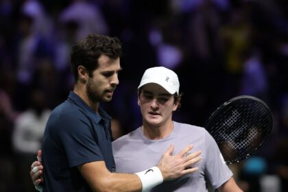 João Fonseca batalha em quadra, mas dá adeus ao Masters 1000 de Paris