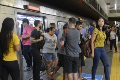 Metrô do Rio resolve problema de sinalização e trens voltam a operar