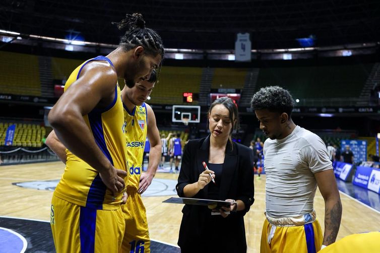 Lázaro Viana/Fortaleza Basquete Cearense/Direitos Reservados Jelena Todorovic, técnica sérvia no comando do Fortaleza Basquete Cearense
