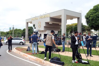Alexandre de Moraes autoriza visita de Michelle a Jair Bolsonaro na PF