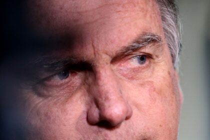 Bolsonaro tem crise de soluço e passa por atendimento médico na prisão