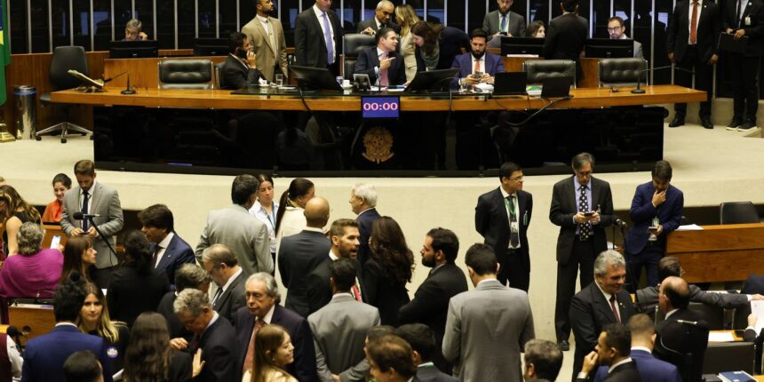 Câmara aprova ampliação gradual da licença-paternidade