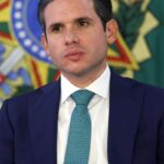 Com fuga de Ramagem, Motta proíbe deputados de votarem do exterior