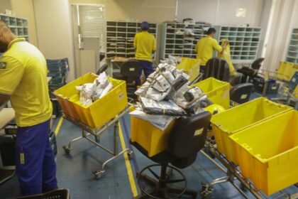 Correios aprovam demissão voluntária e fechamento de agências