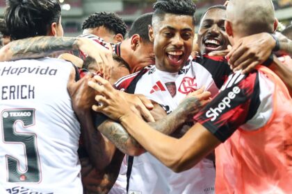 Flamengo goleia Sport e assume liderança do Campeonato Brasileiro