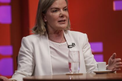 Governo é contra equiparar facções ao terrorismo, diz Gleisi Hoffmann 