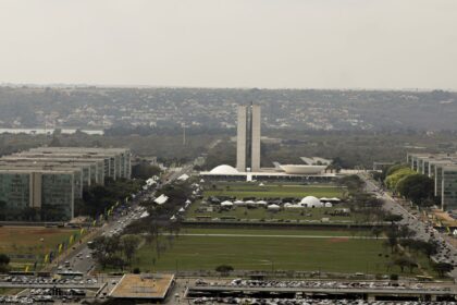Governo reduz para R$ 7,7 bi congelamento de despesas no Orçamento
