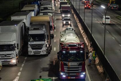 MPF processa caminhoneiros que bloquearam Via Dutra em 2022 