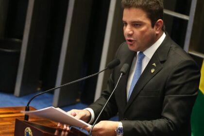 Mendes suspende julgamento de governador do Acre no STJ por 15 dias