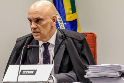 Moraes manda comunicar TSE sobre inelegibilidade de Bolsonaro