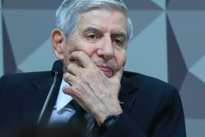 Moraes pede comprovação do histórico clínico de Augusto Heleno