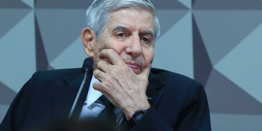 Moraes pede comprovação do histórico clínico de Augusto Heleno