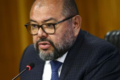 PF aponta ex-ministro de Bolsonaro como pilar institucional de desvios