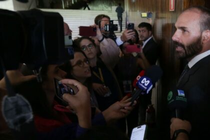 Por unanimidade, STF torna Eduardo Bolsonaro réu por atuação nos EUA