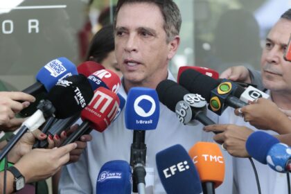 Bolsonaro deve ter alta nesta quinta e retornar à cela na PF
