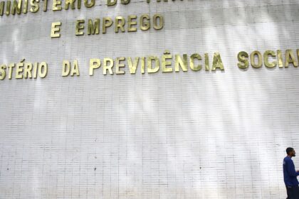 Brasil cria 85,8 mil vagas de trabalho em novembro