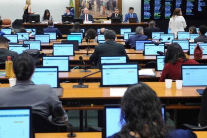 CCJ da Câmara se posiciona a favor de cassação de Carla Zambelli