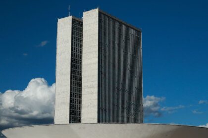 Câmara cancela passaporte diplomático de Eduardo Bolsonaro e Ramagem