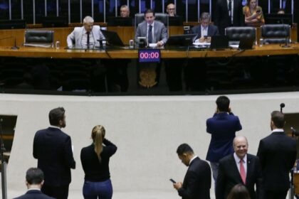 Câmara pode votar hoje projeto com novas regras para devedor contumaz