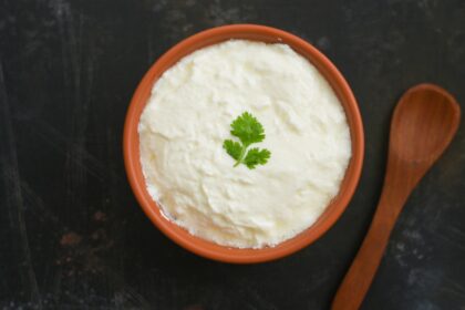 Veja como fazer sua própria coalhada em casa