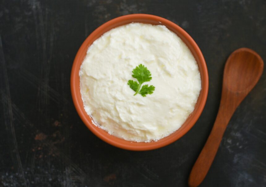 Veja como fazer sua própria coalhada em casa