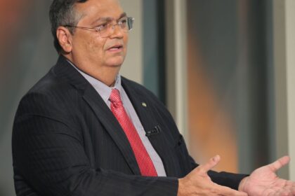 Dino manda PF investigar novas irregularidades em emendas Pix