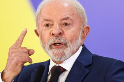 É possível negociar sem guerra, diz Lula sobre EUA e Venezuela