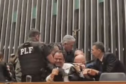 Entidades criticam retirada da imprensa na Câmara