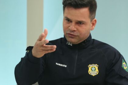 Ex-diretor da PRF levou pitbull e sacos de ração em fuga para Paraguai