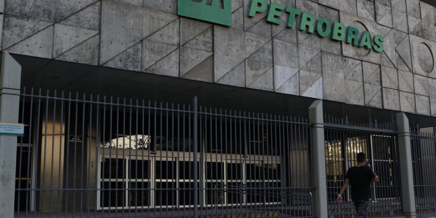 Federações se dividem sobre futuro da greve na Petrobras