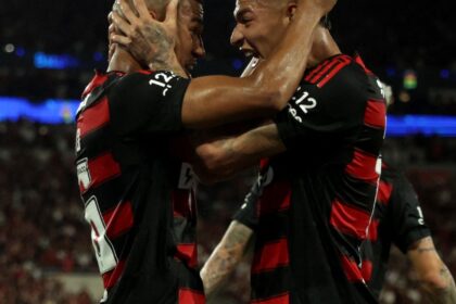 Flamengo derrota Ceará e coroa ano mágico com título Brasileiro