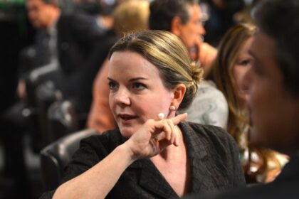 Gleise culpa Selic pela dívida pública e não as despesas do governo