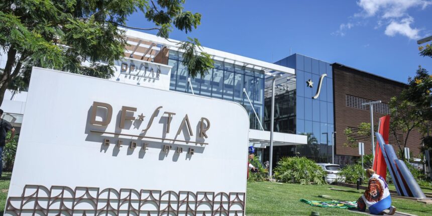 Jair Bolsonaro é internado para ser submetido a cirurgia nesta quinta