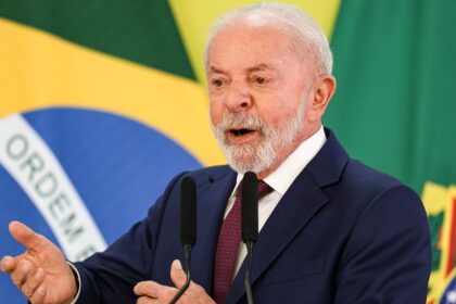 Lula descarta privatização dos Correios
