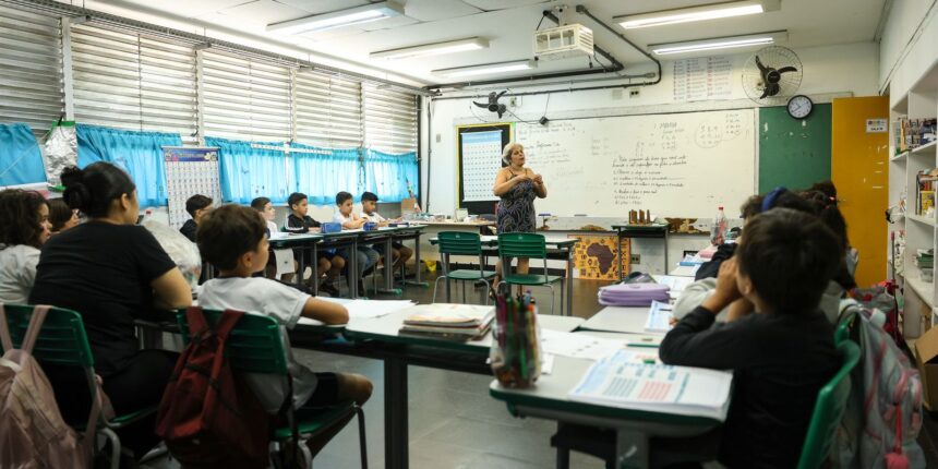Mudanças no IR beneficiarão 73,5% dos professores da educação básica