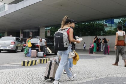 Paes anuncia reunião com ministro para discutir situação de aeroportos