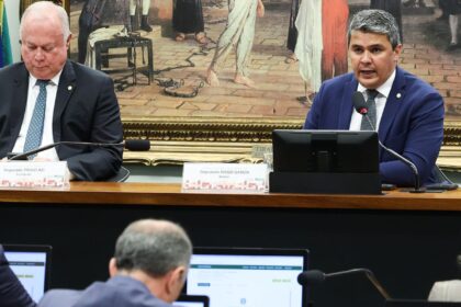 Pedido de vista adia votação de parecer sobre mandato de Zambelli