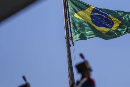 Políticos e autoridades celebram queda da Lei Magnitsky contra Moraes